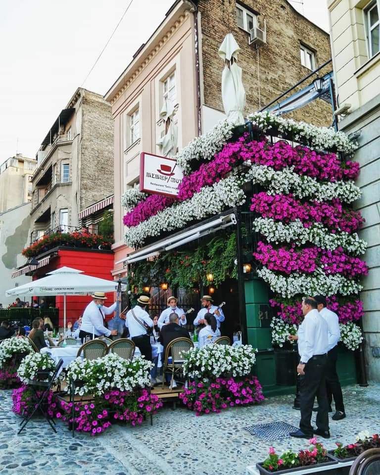 Skadarlija 波西米亚老街夜游 + Rakija 品鉴 + 塞餐